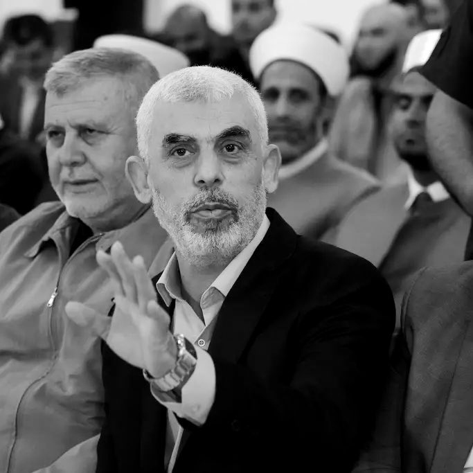 لقد رحل العظيم الذي اذاق الترسانة العسكرية المتوحشه المرارة وسرق النوم من اعينهم البطل المجاهد 
#يحيى_السنوار