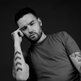 fedeebongiorno's tweet photo. 🗞️ Simon Cowell, co-creador de One Direction, canceló las grabaciones de Got Talent en Reino Unido tras el fallecimiento de Liam Payne 

El empresario británico ha sido muy criticado por sus manejos de la banda durante su paso por la industria https://t.co/vP6AX7oSaj