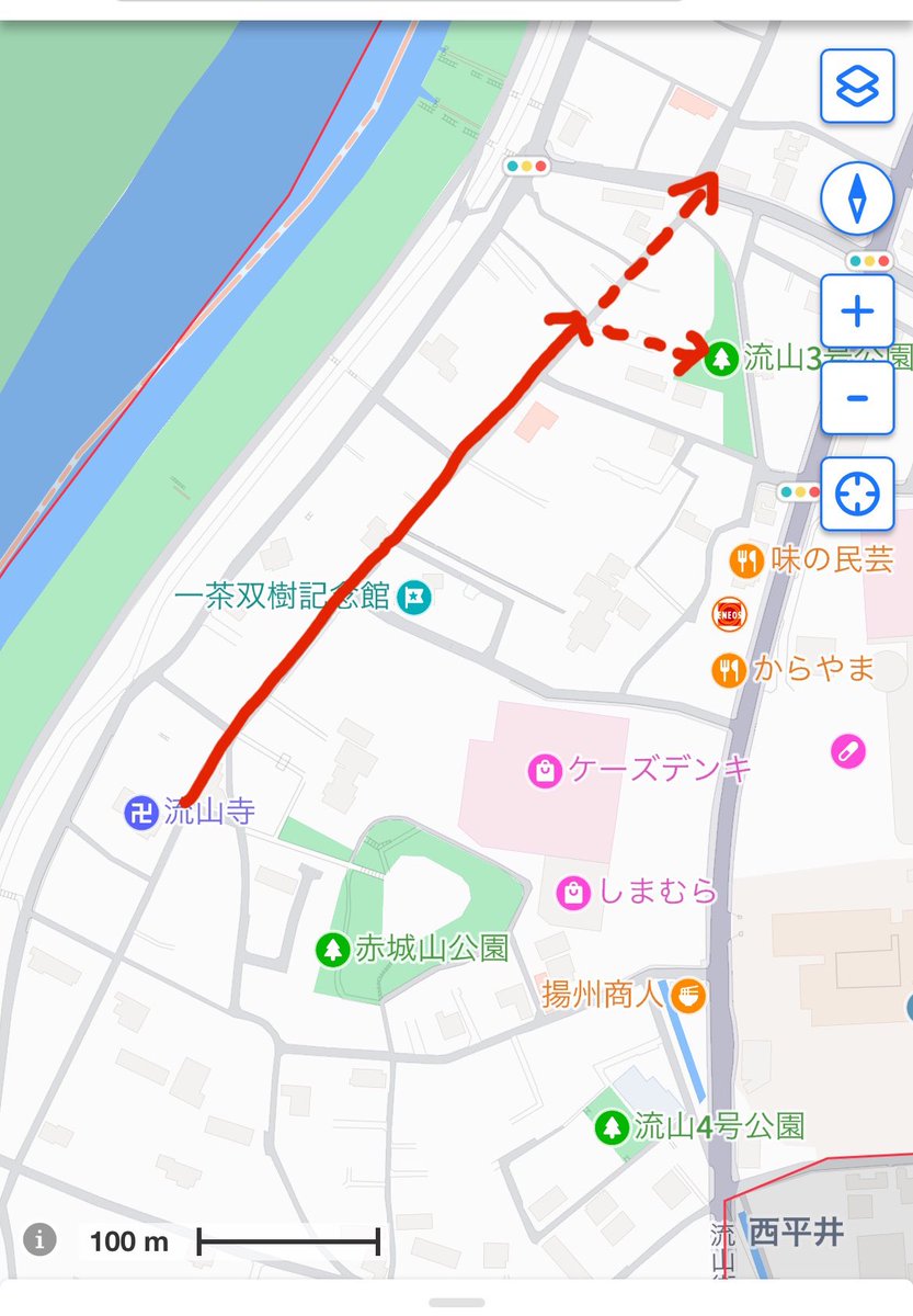 skyofwed's tweet photo. @inochinoyukue @kaedechan_2024 遅くなりすみません。

一茶双樹記念館の横の道路を2枚目の矢印の方向に、すごい勢いで走っていくリードや首輪の付いていないワンちゃんを見かけました。
迷子犬？と思い、自転車で少し遅れて追いかけたのですが、矢印が分かれているあたりで、どちらに行ったのか分からず見失いました。 https://t.co/lrGqDogmkb