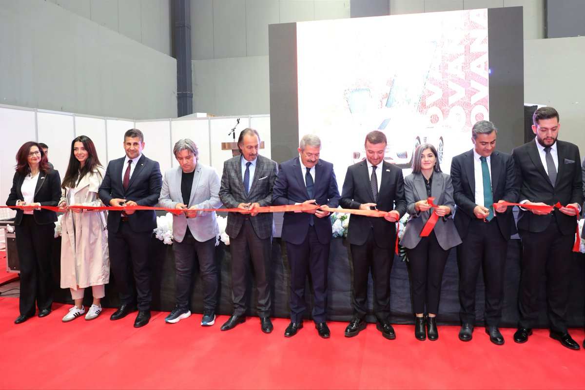 Yönetim Kurulumuz, Meclis Başkan Vekilimiz, Meclis Üyelerimiz, Komite Başkanımız, Yüksek İstişare Kurulu Üyelerimiz, Kadın ve Genç Girişimciler Kurulumuz; İlimizde ilki düzenlenen AutoVan Otomotiv Fuarı'nın açılış törenine katıldı.

<a href="/NecdetTakva/">Necdet Takva</a> <a href="/burak_gultepe/">Burak GÜLTEPE</a> <a href="/fahriborakk/">Fahri Borak</a>