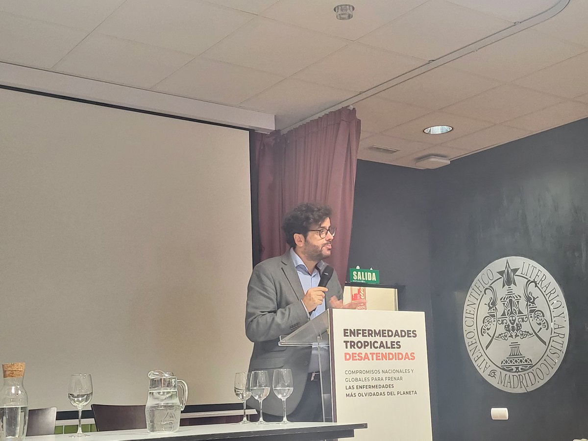 tblue1916's tweet photo. Estupendo evento ayer en @ateneodemadrid con la presencia y aportaciones de personas muy apreciadas y queridas de organizaciones e instituciones aliadas. Hablando sobre #ETD: Compromisos nacionales y globales @Saludporderecho @Anesvad @MSF_Espana y @DNDi @AECID_es @pahowho https://t.co/H86627wWrC