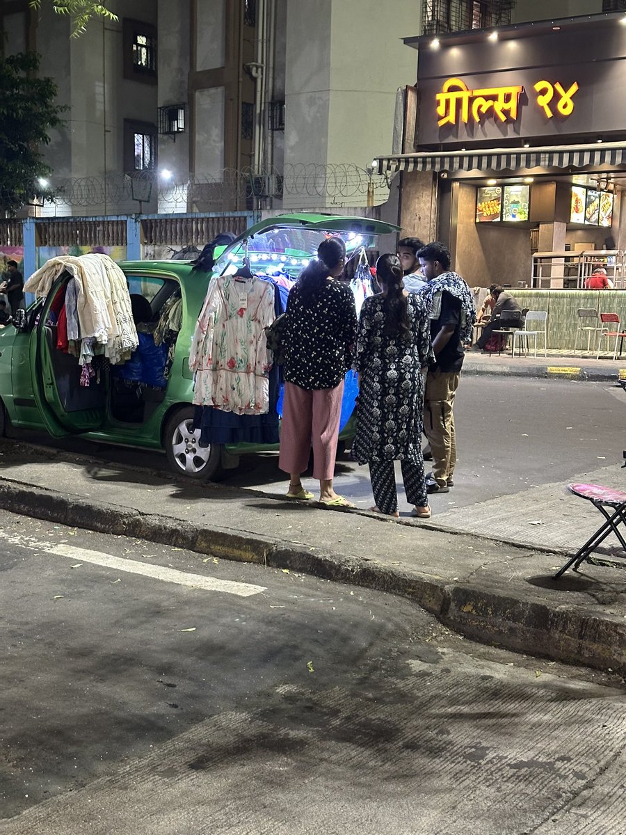 prasadramdas's tweet photo. @Navimumpolice  Road Parking trouble near Dmart Sector 21, Nerul @NMMConline  @NMMCCommr https://t.co/EgtgV4VExc