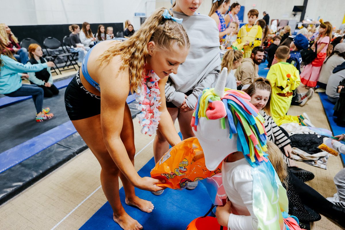 IowaGymnastics's tweet photo. 👻🕸𝙏𝙊𝙈𝙊𝙍𝙍𝙊𝙒🤸‍♀️🎃

𝙏𝙍𝙄𝘾𝙆𝙎 &amp; 𝓣𝓻𝓮𝓪𝓽𝓼 Halloween Showcase!⤵️

🗓️ Friday, October 18
⌚ 5:30-7:30pm
📍 Iowa Gymnastics facility
🆓 Free Admission
🍬 Candy 
🦸 Costumes encouraged! 

🎃🕸️👻 | #Hawkeyes https://t.co/BPMt7uvYV6