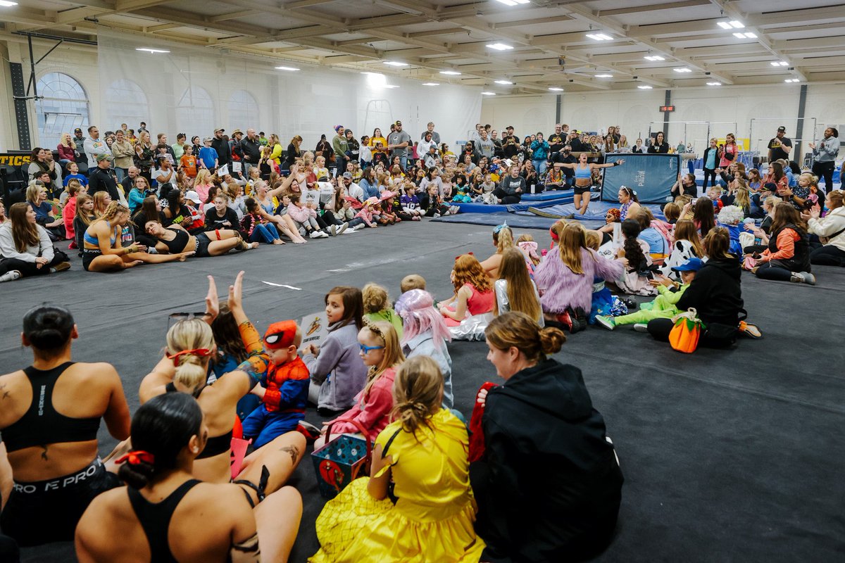 IowaGymnastics's tweet photo. 👻🕸𝙏𝙊𝙈𝙊𝙍𝙍𝙊𝙒🤸‍♀️🎃

𝙏𝙍𝙄𝘾𝙆𝙎 &amp; 𝓣𝓻𝓮𝓪𝓽𝓼 Halloween Showcase!⤵️

🗓️ Friday, October 18
⌚ 5:30-7:30pm
📍 Iowa Gymnastics facility
🆓 Free Admission
🍬 Candy 
🦸 Costumes encouraged! 

🎃🕸️👻 | #Hawkeyes https://t.co/BPMt7uvYV6