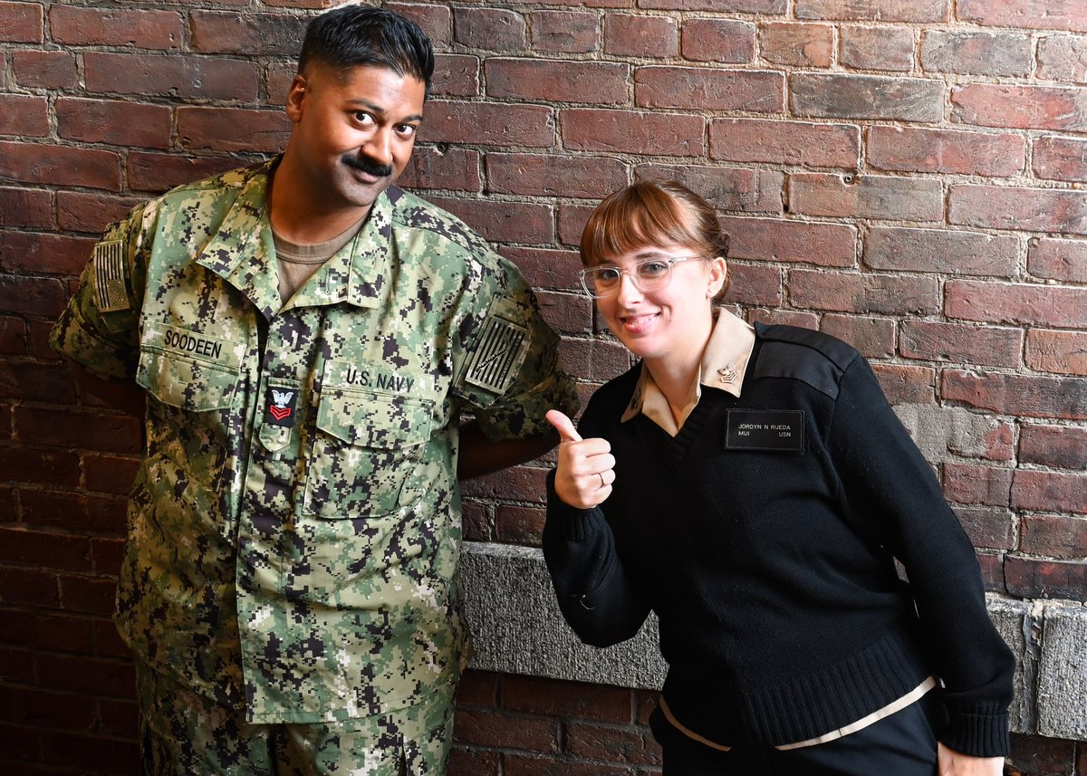 usnavyband's tweet photo. On October 16th, 2024, a Navy reenlistment ceremony was held for MU1 Jordyn Rueda and MU1 Rajesh Soodeen. It's a powerful reminder of the dedication and commitment of our service members.
#NavyBand #NavyPride #Reenlistment #HonorAndCommitment #Hooyah https://t.co/2LZTtpRkES