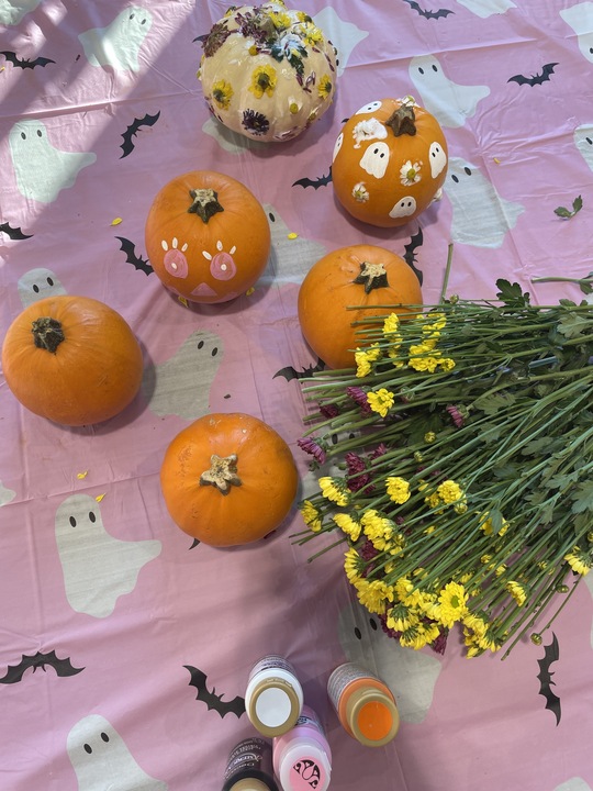 It's officially spooky season at Hollywood Agency! 🎃👻