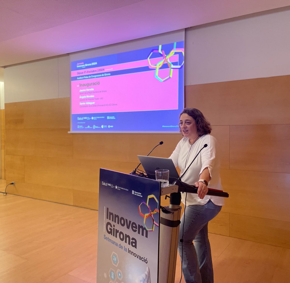 iasgirona's tweet photo. Obrim la jornada #InnovemGirona24 al @palco_gi, amb què culminem una setmana dedicada a la innovació de l’#IASGirona i l’#ICSGirona, punt de partida per generar una cultura de la innovació i línia estratègica. En parlen la gerenta IAS-ICS, Àngels Morales, i el Dr @XevialdeMed https://t.co/PRCEwAwv9L