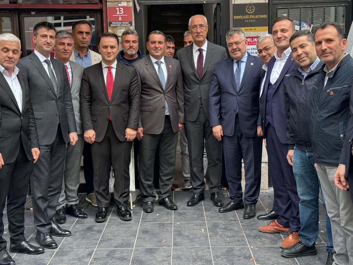 ERTUĞRUL GAZİ DEMİR (@ertugrlgazitmsy) on Twitter photo Bugün <a href="/Akparti/">AK Parti</a> Milletvekillerimiz
Sn.<a href="/celebimehmeta/">Mehmet Ali Çelebi</a>
Sn. <a href="/VeyselTipioglu/">Veysel TİPİOĞLU🇹🇷</a>
Sn.<a href="/FeyziBerdibek1/">Feyzi Berdibek🇹🇷</a>
Sn. <a href="/suleymansahan66/">Süleyman ŞAHAN</a> ve <a href="/Akparti/">AK Parti</a> Sosyal Politikalar Başkan Yard. Sn. <a href="/leventalyyildiz/">Levent Ali YILDIZ</a> bey
<a href="/TmsyGaziler/">T.M.S.Y GAZİ SAYILMAYANLAR</a> ziyaret etmişlerdir.
Nazik ziyaretleri için <a href="/Akparti/">AK Parti</a> teşekkür ediyoruz. Bugün <a href="/Akparti/">AK Parti</a> Milletvekillerimiz
Sn.<a href="/celebimehmeta/">Mehmet Ali Çelebi</a>
Sn. <a href="/VeyselTipioglu/">Veysel TİPİOĞLU🇹🇷</a>
Sn.<a href="/FeyziBerdibek1/">Feyzi Berdibek🇹🇷</a>
Sn. <a href="/suleymansahan66/">Süleyman ŞAHAN</a> ve <a href="/Akparti/">AK Parti</a> Sosyal Politikalar Başkan Yard. Sn. <a href="/leventalyyildiz/">Levent Ali YILDIZ</a> bey
<a href="/TmsyGaziler/">T.M.S.Y GAZİ SAYILMAYANLAR</a> ziyaret etmişlerdir.
Nazik ziyaretleri için <a href="/Akparti/">AK Parti</a> teşekkür ediyoruz.