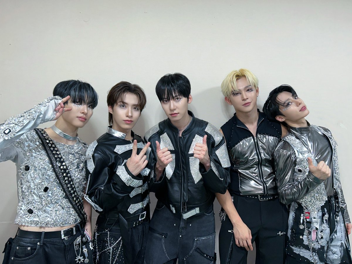 official_ONEUS's tweet photo. [#원어스]

🗓️ 24.10.17
📍 '로드 투 킹덤 : ACE OF ACE' 

투문.ᐟ.ᐟ 원어스만 믿고 따라와😉

#ONEUS #로드투킹덤 
#ROADTOKINGDOM
#ROADTOKINGDOM_A https://t.co/NnPSNWlVC2