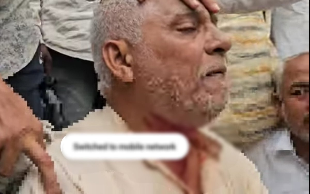 TheKPMalik's tweet photo. किसान का गला रेत कर आत्महत्या का प्रयास, नेता शपथ ग्रहण में खासमखास!

शामली जिले की शुगर मिल में स्थानीय किसान अपने बकाया गन्ना भुगतान को लेकर पिछले कई हफ्तों से मिल पर आंदोलनरत हैं। किसानों के इस धरने में आज शाम एक किसान ने ब्लेड से अपना गला रेत कर आत्महत्या की कोशिश की। धरना प्��दर्शन में जद्दोजहद के बाद अन्य किसानों ने उसे बचाया और अस्पताल में भर्ती कराया है। किसान का कहना है कि पैसे की कमी की वजह से उसको बडी परेशानियों का सामना करना पड़ रहा है परिवार में बुजुर्ग बीमार और बच्चे स्कूल की फ़ीस के लिए परेशान हैं। 

दुर्भाग्य देखिए इन किसानों के साथ कैसी राजनीति हो रही है। शामली क्षेत्र में जहां गन्ने की फसल उगाने वाले किसान अपनी फसल के बकाया भुगतान के लिए परेशान है, वहीं दूसरी ओर सियासत में वोट और नोट ��ी फसल उगाने वाले सरकार में शामिल राजनीतिक किसान सत्ता की मलाई चाटने में व्यस्त है। किसानों के हितकारी और हितैषी बनने वाले सियासी किसान जो कह कर गए थे कि हम किसानों के हितों की रक्षा करने के लिए सरकार के साथ जा रहे हैं और उनको किसान मसीहा चौधरी चरण सिंह की छवि आज के प्रधानमंत्री में दिखाई दे रही थी वें आज पड़ोसी राज्य हरियाणा के मुख्यमंत्री शपथ ग्रहण समारोह में बैठे फ़ोटो खिंचवा रहें हैं और य���ां किसान बेहाल और हलकान है। कहीं ऐसा ना हो दिल्ली और लखनऊ में सत्ता की जमीन बचाने के चक्कर में अपने क्षेत्र की वोटों की फ़सल की जमीन ही हाथ से निकल जाए?

@ABPNews 
@avidandiya 
@bhagatram2020 
@JAT_SAMAAJ 
@OfficialBKU 
@KisanofIndia