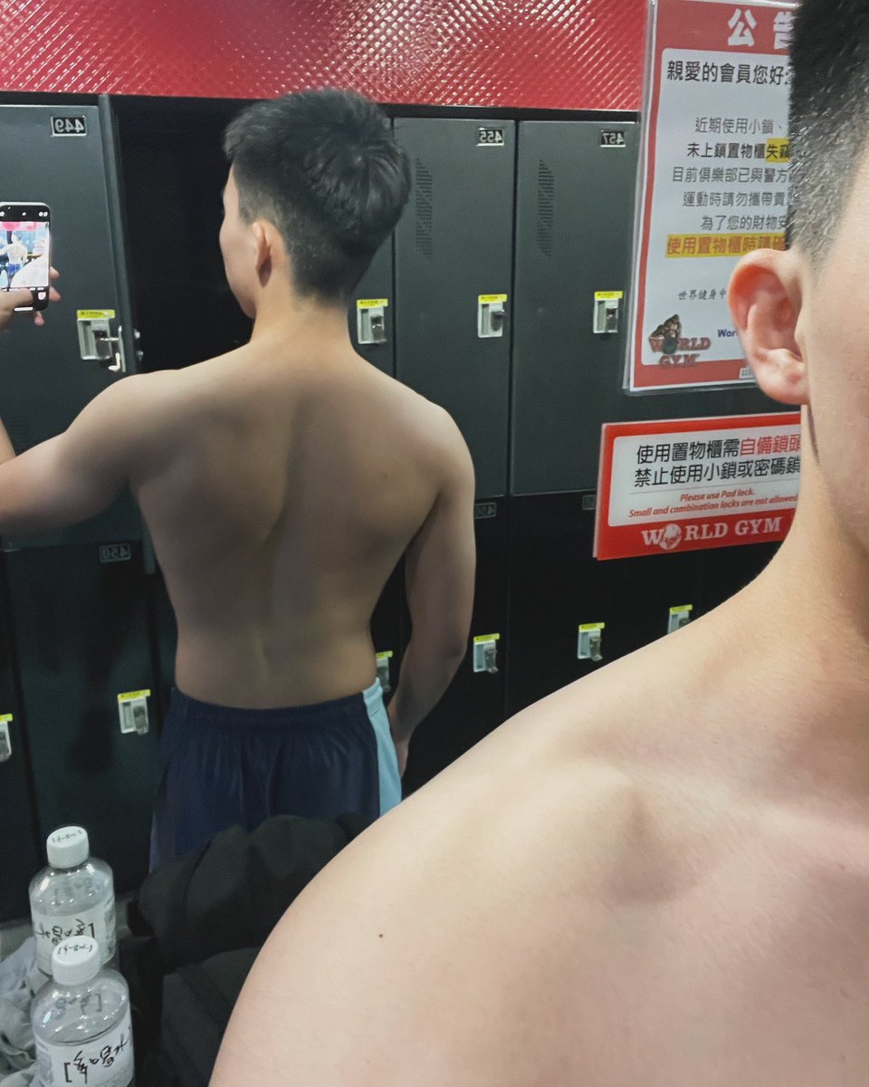 剛練完的背不要太好看😍