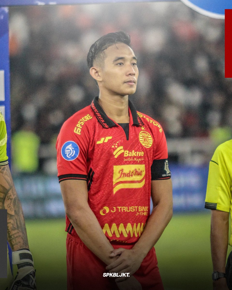 Bola_Jakarta's tweet photo. Selasa masih di Cina buat bela Timnas Indonesia di Ronde 3 Kualifikasi Piala Dunia 2026. Hari ini, Kamis udah main lagi buat Persija di Liga 1. Apalagi, Rizky Ridho berhasil memutus serangan permainan lawan dan bermain secara konsisten bagusnya.

The Leader. #PersijaDay https://t.co/gkoWuEoDdR