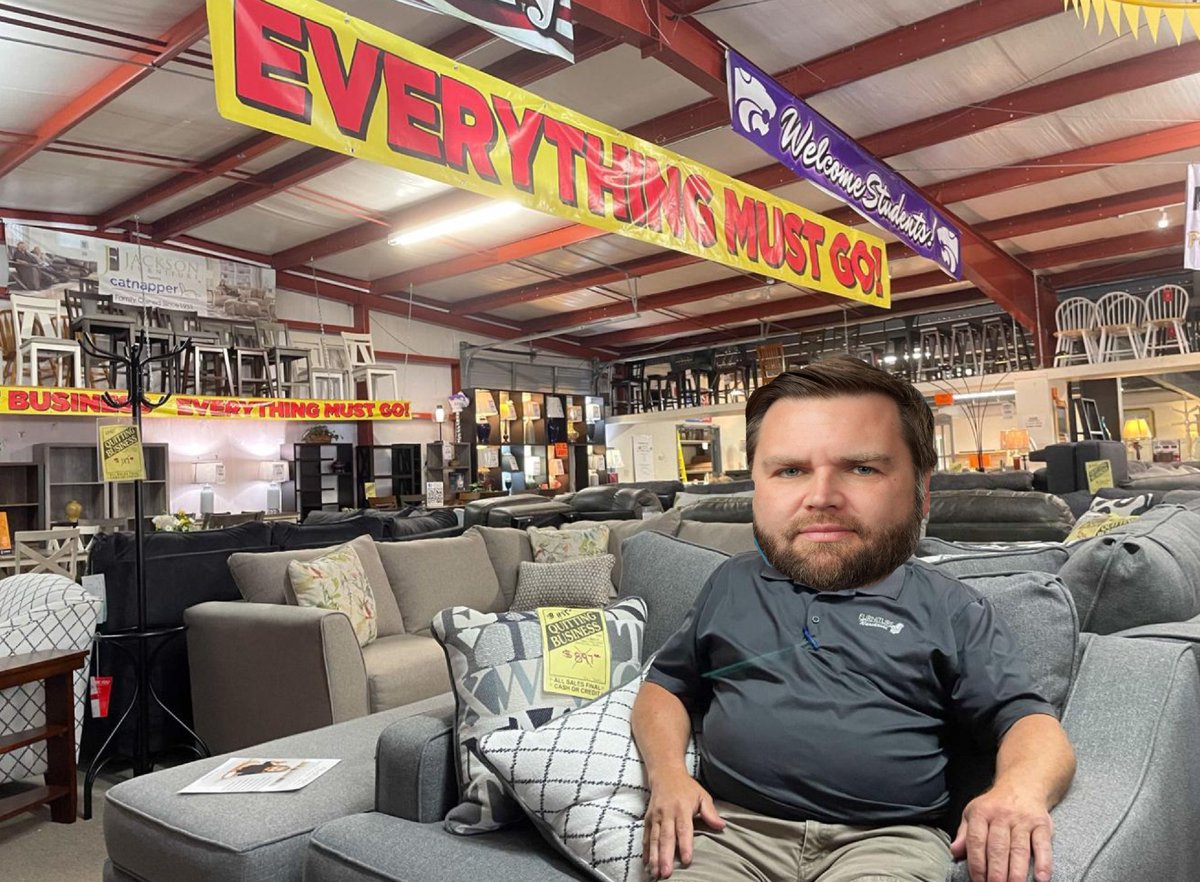 ThePokerKaren's tweet photo. @Stapes Do couches count? #JDcouch https://t.co/YMasTvtLVy