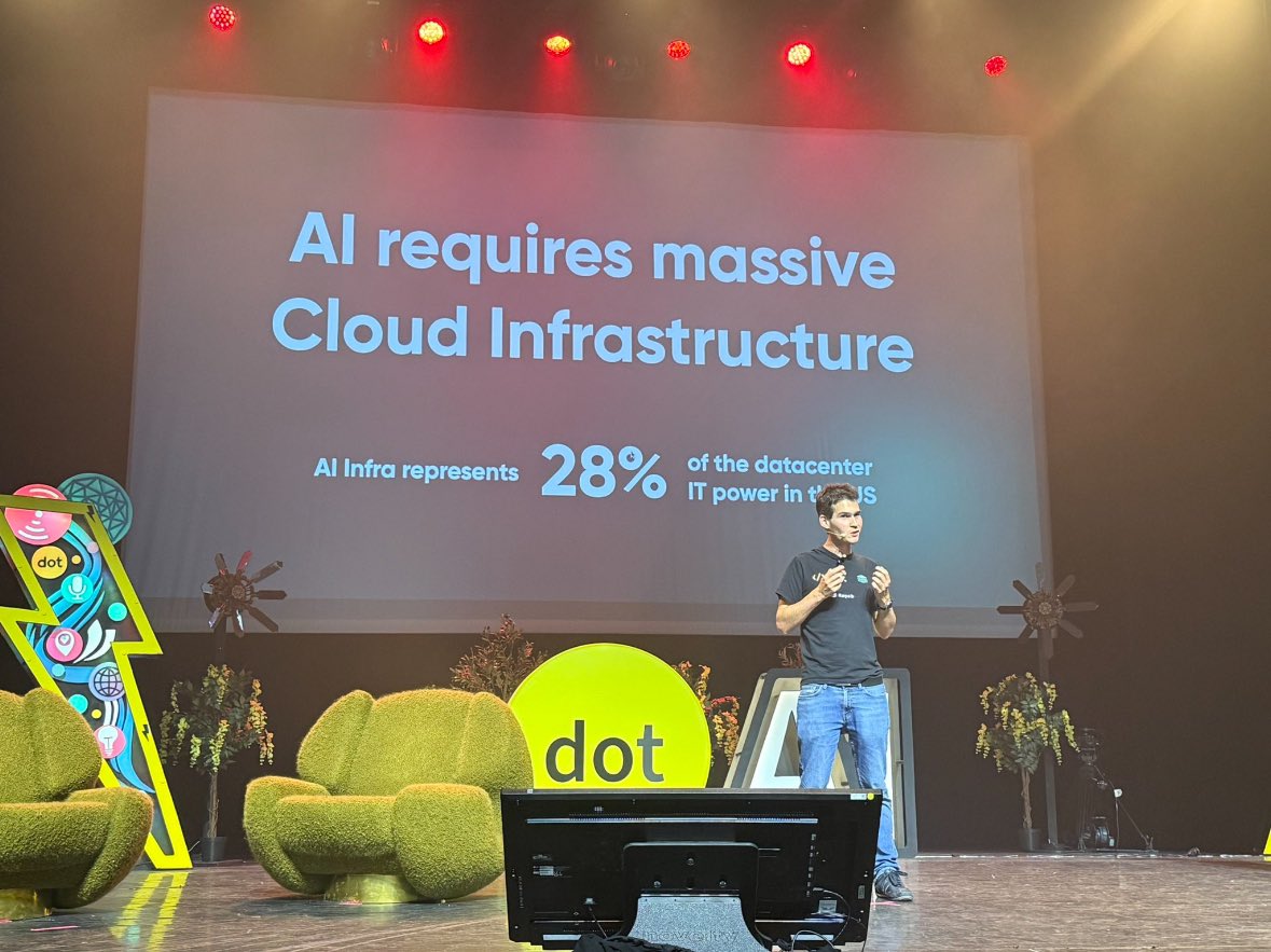 dotConferences's tweet image. Afternoon talks at @dotaiconf by @steeve and @yann_eu 👏🏼

#dotAI2024 #AI #Techconf