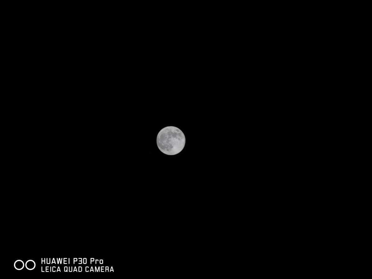 fin_k_l_luv's tweet photo. 2024年でも月の撮影ならまだまだ現役。
📱手持ち! 満月🌕️
LEICA VARIO-SUMMILUX-H
ペリスコープカメラ搭載スマホは楽しいよ。
#スマホで月を撮ろう部
#スーパームーン #ハンターズムーン
#P30pro https://t.co/WdEO8ctUKT