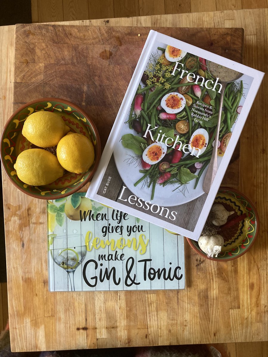 jo_thomas01's tweet image. Reading time! #inmykitchen #bythesea #bookeryclub #atmyfamilytable @catbudeRH