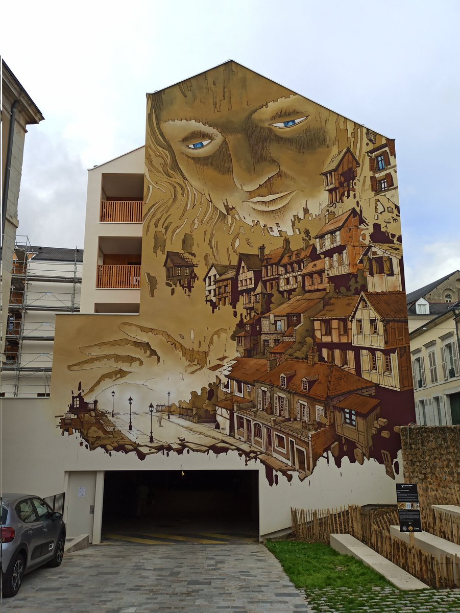 #LeMans Inauguration de la magnifique fresque réalisée par François SCHUITEN, auteur belge reconnu de BD, et le street artiste breton Wen 2.
Inspirée par la place de la lumière en ville, elle contribue à la visibilité de notre ville dans l'art urbain. On adore ! #Attractivité🎨👍