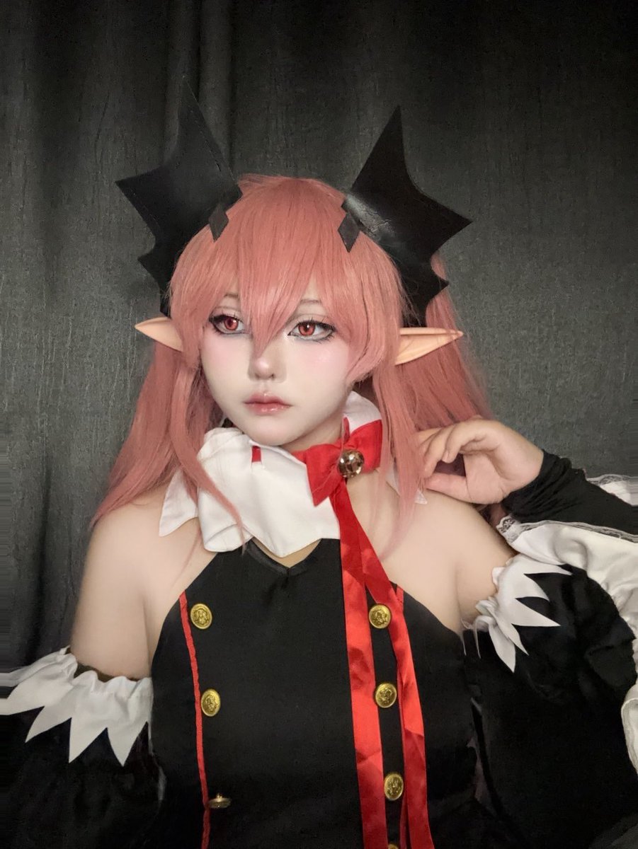 chinli_ml's tweet photo. ”You deliberately allowed them to escape.
They were my seraphs. But now one is gone... and one lies dying.“🍷

Character : Krul Tepes
Cosplay : Chinli ML

#krultepes #krultepescosplay #owarinoseraph https://t.co/bsPSMOhKZM
