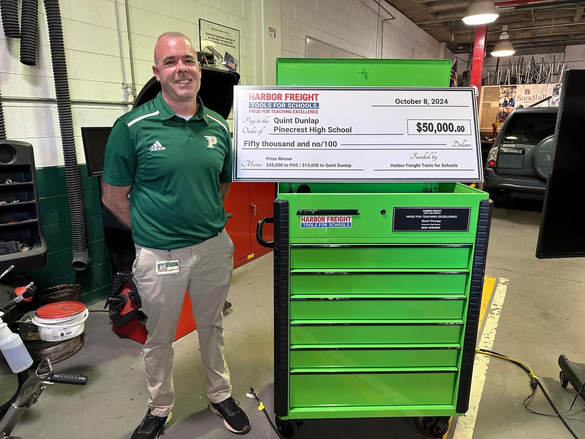 CTEforNC's tweet image. Congratulations to Quint Dunlap, an automotive teacher at Pinecrest High School (Moore County Schools), for being selected as a winner of the Harbor Freight Tools for Schools Prize for Teaching Excellence! 🎉🎉🎉

We are #CTEproud!!!! #CTEforNC 

📸: Moore County Schools via FB