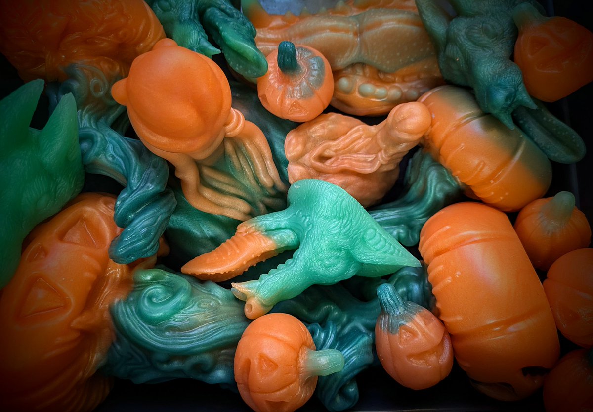 Whispers of fall 🎃🍁🍂
#sextoy #dildo #kink #fantasydildo #silicone