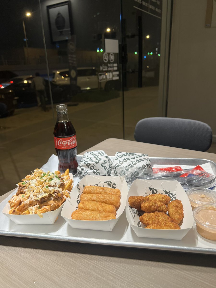 rest606's tweet photo. مطعم باودو 🍽️
متخصص بتقديم البرجر 🍔 
اسعارهم زينه وعندهم نوعين برجر (لحم ودجاج) 🥩 🐓 
لايفوتكم برجر ريتش برجر و الجلابينو تشيز 🤤 
جلساتهم الخارجية رايقه ❄️ 
موقعهم حي الصحافة طريق العليا 📍
متوفر عبر ( جاهز، ذا شفيز، نينجا) 
التفاصيل ⬇️ https://t.co/zARySvTm8Y