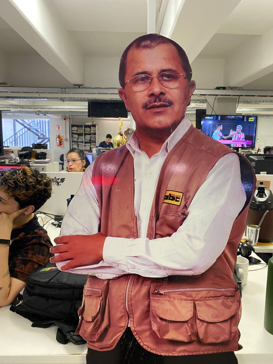 En memoria de Pablo Medina, asesinado por la narcopolítica hace 10 años, los trabajadores de prensa de ABC nos reunimos para honrar su legado y dejar muy claro nuevamente que matando periodistas no se calla la verdad #NoNosVamosACallar