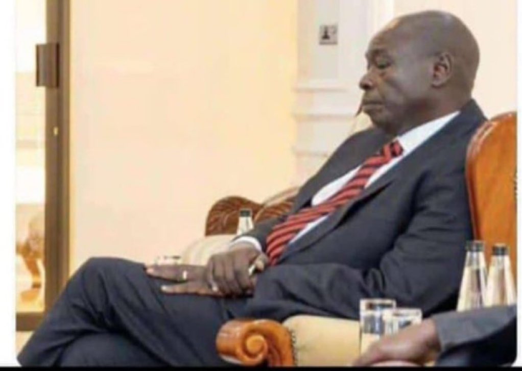 sane_seno's tweet photo. Rigathi ataaachia nani mali atakimbia kwa nani .???????
He has no brother nor A parent whom will rush too 💔💔💔. 
Pray hard that you find your parents alive at such hard times 💔💔💔.

#Impeaching #DeputyPresident is the most inhumane thing by William Ruto at this Error 💔💔💔💔💔. Anyway Sanete wamefika wapiiii….???