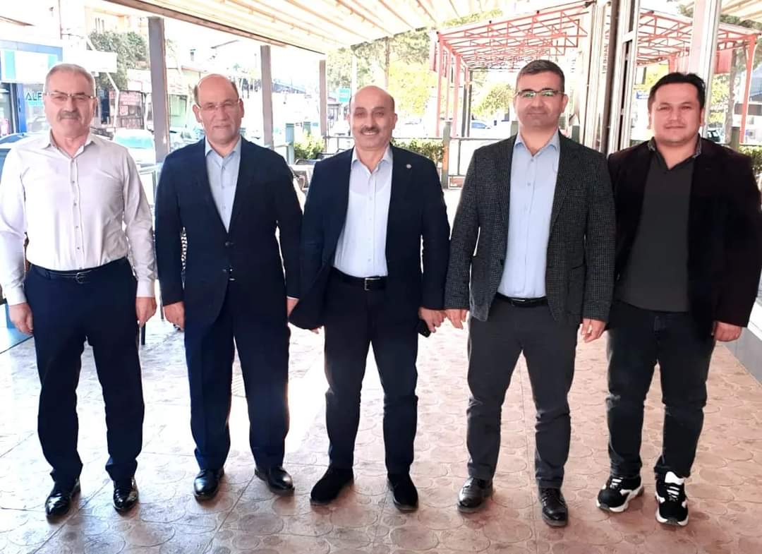 "Hedefi olmayan bir insan ne koşabilir, ne de yürüyebilir. Sendikacı ise kendine hedef koyan ve bu yolda azimle koşan kişidir."

 Bugün, değerli EBS Adana 1  Şube Başkanımız Mustafa Sarıgeçili , Şube Sekreterimiz Süleyman Samsa , Başkan Yardımcımız Kemal Kara ve Pozantı İlçe