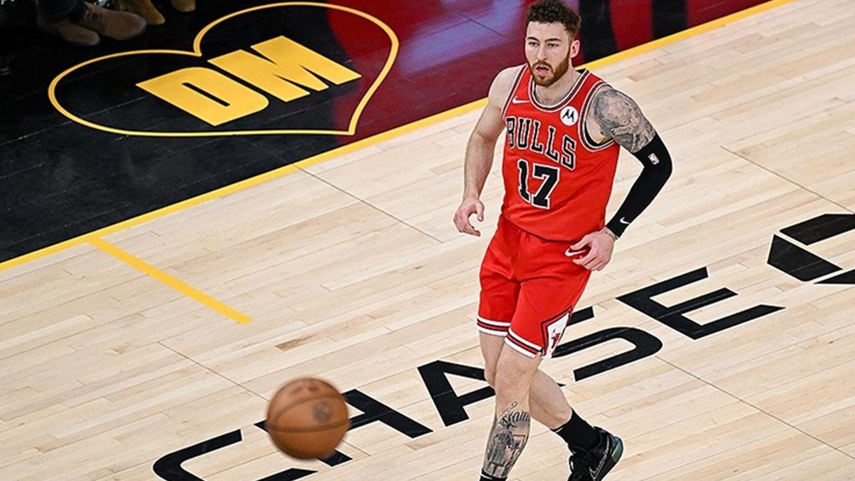 spor3com's tweet photo. Chicago Bulls'ta milli basketbolcu Onuralp Bitim ile yollar ayrıldı https://t.co/XPNsAscUhh https://t.co/ks2uuxkNpR