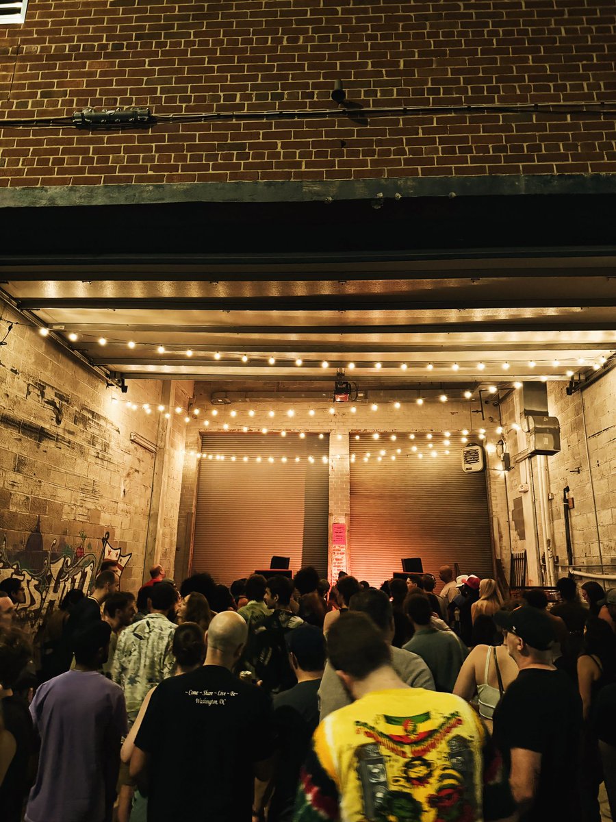 Last loading dock dance of the year this Sunday with sounds from <a href="/DJStylus/">http://thevibeconductor.bsky.social</a> and <a href="/djspinna/">THEREALDJSPINNA</a>