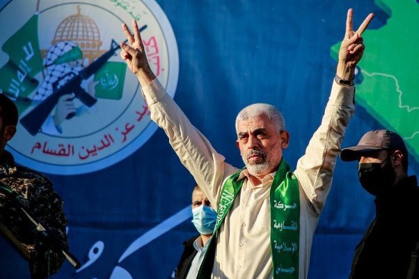 مجاهد ثم أسير 
ثم مجاهد ثم شهيد
هيناً له افنى حياته لله
#السنوار