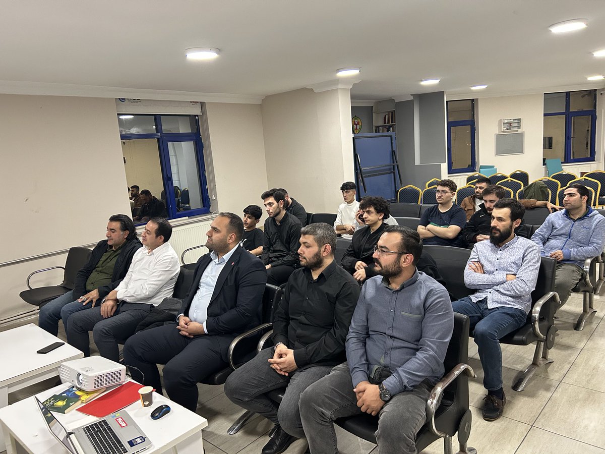 İl Gençlik Kolları Başkanımız Fatih Türkmen beyefendi ve Eğitimci Bilal Çodur’un katılımlarıyla “Cihadın Işığında Recai Kutan’ı Anma ve Anlama Programında Bağcılar Gençliği ile buluştuk.”