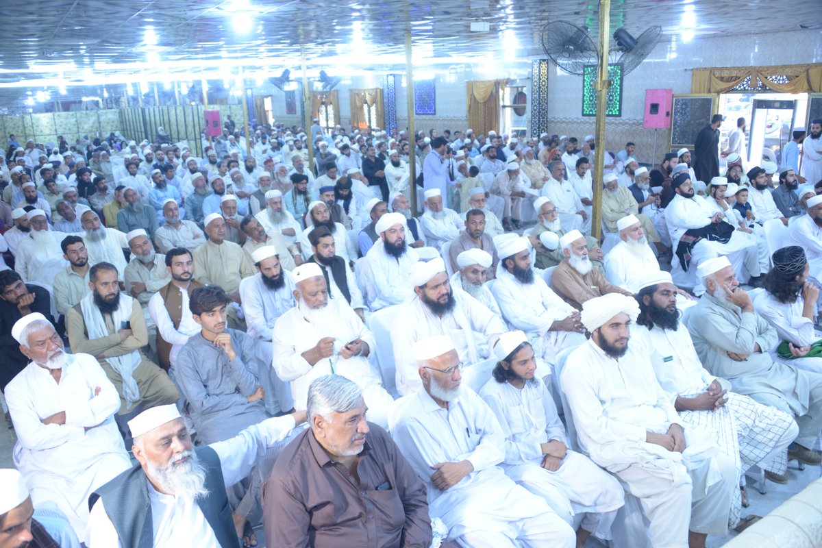 حضور نبی اکرم ﷺ عفو و درگزر، صبر و رضا، تقویٰ و غنا کے پیکر ہیں۔ حضور نبی اکرم ﷺ کے نام لیوا اگر اپنی دنیا و آخرت کی بھلائی چاہتے ہیں، تو پھر کریم آقا کے اوصاف، عادات و اطوار کو اپنائیں۔
رحمۃ للعالمین کانفرنس خطاب، مردان
#LoveForProphetMuhammad #IslamicTeachings #Mardan #KPK