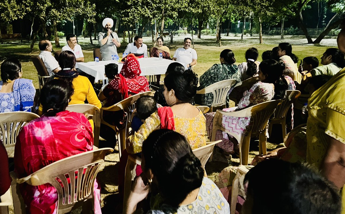 JarnailSinghAAP's tweet photo. आज विकासपुरी स्थित दिल्ली पुलिस कॉलोनी के निवासियों से मुलाकात कर कॉलोनी को और बेहतर बनाने पर चर्चा की गई, कॉलोनी निवासियों के सुझावों को, समस्याओं को सुनने के बाद होने वाले सभी कामों की समय सीमा भी तय की गई..
#development #DelhiPolice #policecolony #tilaknagarprogress #Vikaspuri #ArvindKejriwal #AamAadmiParty #Tilaknagar #delhi
@ArvindKejriwal @AamAadmiParty