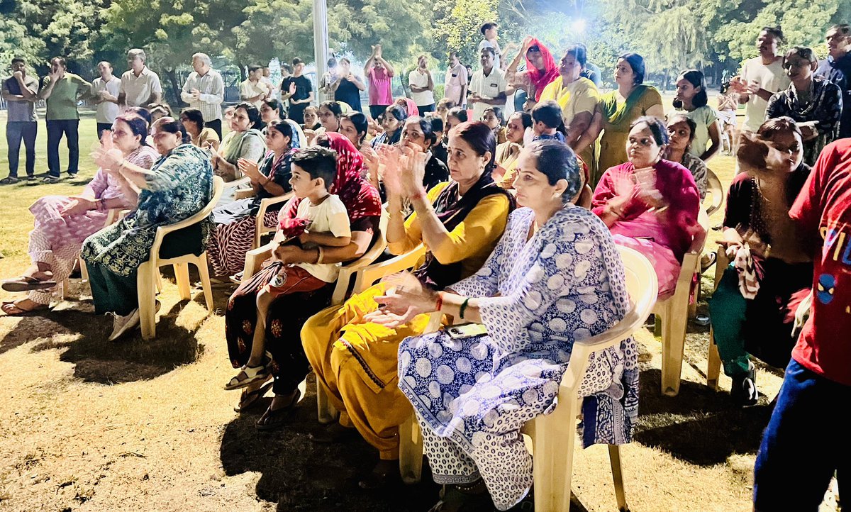 JarnailSinghAAP's tweet photo. आज विकासपुरी स्थित दिल्ली पुलिस कॉलोनी के निवासियों से मुलाकात कर कॉलोनी को और बेहतर बनाने पर चर्चा की गई, कॉलोनी निवासियों के सुझावों को, समस्याओं को सुनने के बाद होने वाले सभी कामों की समय सीमा भी तय की गई..
#development #DelhiPolice #policecolony #tilaknagarprogress #Vikaspuri #ArvindKejriwal #AamAadmiParty #Tilaknagar #delhi
@ArvindKejriwal @AamAadmiParty