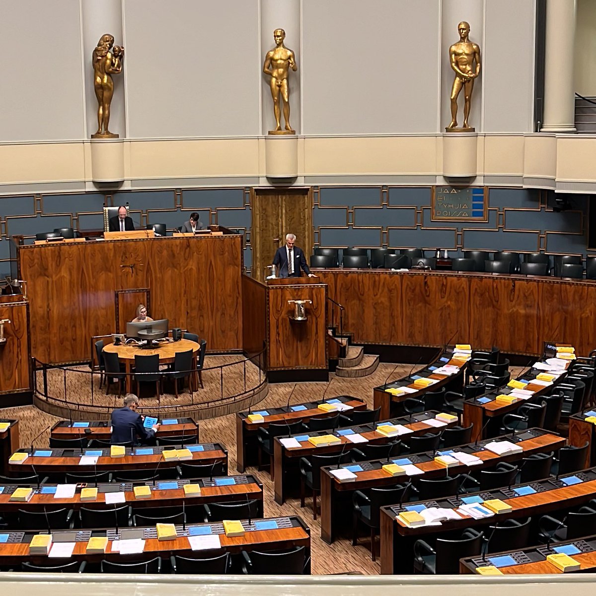 augustikko's tweet photo. Opetusministeri @adleande esittelee hallituksen esitystä laiksi lukiolain ym. muuttamiseksi. Keskeinen osa esitystä ovat rahoitusjärjestelmän muutokset, josta on hyvä huomioida muutamia asioita…

1/5 https://t.co/kPAS0m0BN3