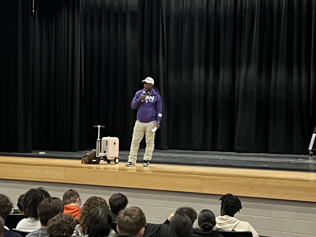 JbhsCTE's tweet photo. CTE Students locked in on the message spoken by Mr (ICAN) Battle. @cte_ccs https://t.co/nd43gOCe6w