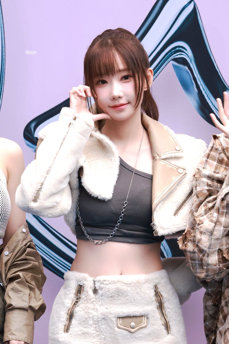 manito_qwer's tweet photo. ²⁰²⁴.¹⁰.¹⁸
𝓗𝓪𝓹𝓹𝔂 𝟏𝓼𝓽 𝓓𝓮𝓫𝓾𝓽 𝓐𝓷𝓷𝓲𝓿𝓮𝓻𝓼𝓪𝓻𝔂 !!

만나서 반가워 우릴 소개하자면

𝑾_마젠타 | 𝑴𝒂𝒈𝒆𝒏𝒕𝒂 

◽️본명: 이아희 (Lee Ah-hee | 李婭熙) 
◽️출생: 1997년 6월 2일 
◽️포지션: 베이스🎸, 맏언니, 서브보컬

♥,.*,.♥,.*,.♥,.*,.♥,.*♥,.*,.♥,.*,.♥,.*,.♥,.*,.♥,.*,.♥,.*,.♥,.*,.♥

X ➤ @magentaof62 
Instagram ➤ @ magenta_6262           
YouTube  ➤ 마젠타/ MAGENTA62 (@ magentashort) /아희의 오답노트 (@ Aheesoxnote)
Twitch  ➤ 마젠타_ (magenta62)

#QWER #큐덥이알
#마젠타 #Magenta #マゼンタ #이아희