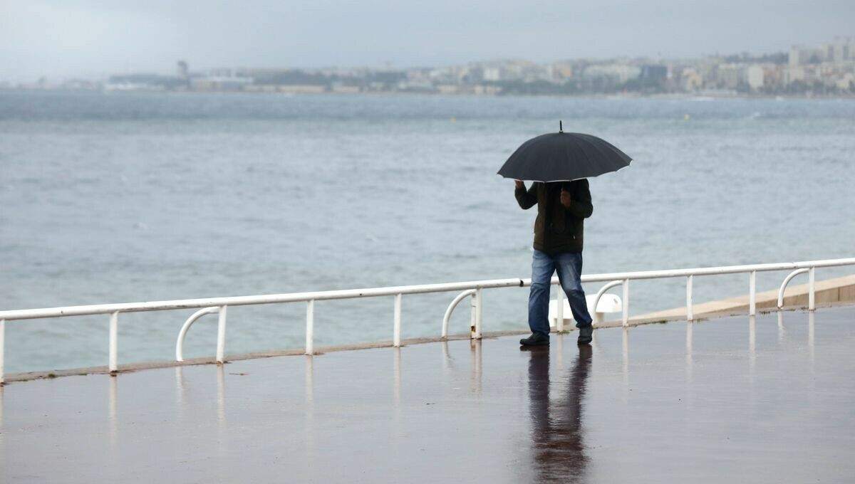 iciazur's tweet image. 🚨 DIRECT - Trains à l&apos;arrêt, centres commerciaux fermés...

🎙️ France Bleu Azur vous informe à la radio et sur le web ce soir pendant le passage de la tempête Leslie sur les Alpes-Maritimes

➡️ l.francebleu.fr/jaoA