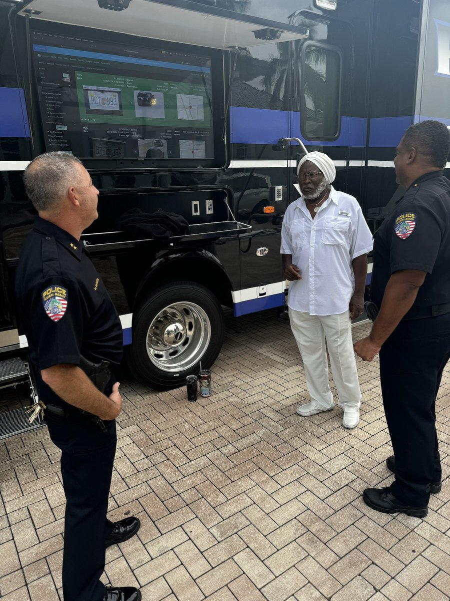 RivieraBeachPD's tweet photo. Thank you to everyone who came out to tour our new Mobile Command Center! This new unit is going to serve our community in so many impactful ways, and it was a pleasure to showcase its capabilities with all of you. #CommunitySupport #MobileCommandCenter https://t.co/VWmaJcBHLZ
