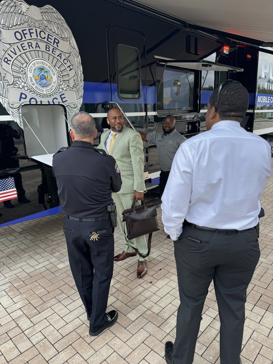 RivieraBeachPD's tweet photo. Thank you to everyone who came out to tour our new Mobile Command Center! This new unit is going to serve our community in so many impactful ways, and it was a pleasure to showcase its capabilities with all of you. #CommunitySupport #MobileCommandCenter https://t.co/VWmaJcBHLZ