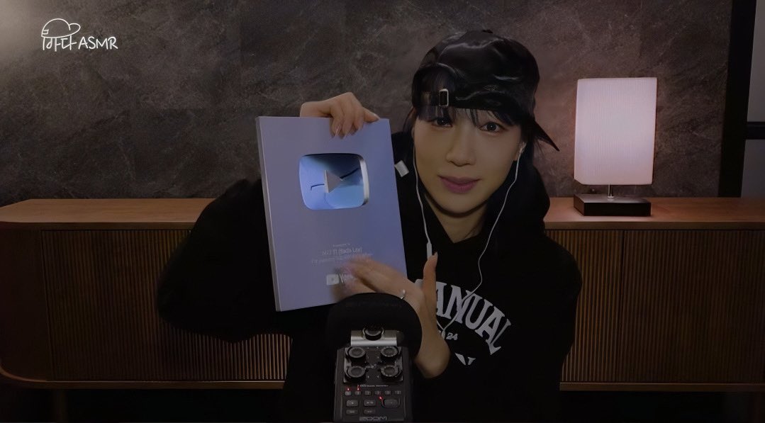 jo0o____'s tweet photo. @badalee__ 📌 Perfect for cool weather that is good for sleeping! 🎙️🎧
Bada ASMR ⊹ᡣ𐭩 | A to Z Bada

⬇️ Bada Vlog ⬇️
🔗 https://t.co/XQAytFXHgM

#바다리 #바다쓰기 #유튜브채널 #주민 #badalee #badavlog #badavillagechief #reseadents #badaasmr #asmr 

✨ Soon, Gold Play Button ✨ https://t.co/8uLR5KAa3j