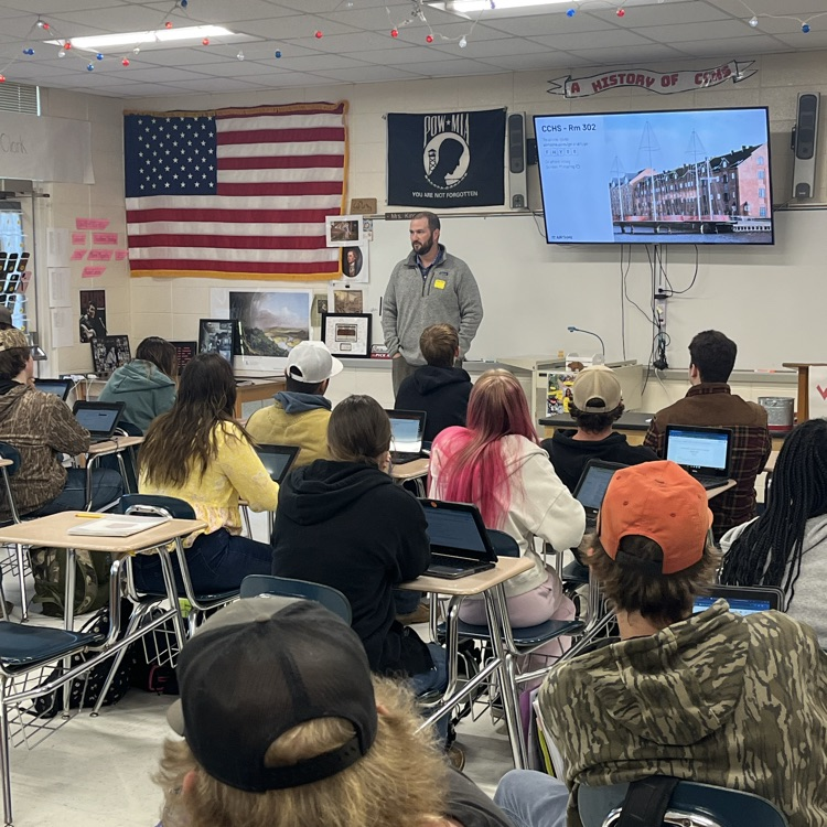 The end of HS is right around the corner for early grads. Today in EPF,  Josh Harris from Siler City Chamber  spoke with Ss on resumes, elevator pitches, &amp; connecting to our businesses so they all have a plan for January/June for college or career. #BearDown <a href="/kinghistorycchs/">Amy King, M.Ed, NBCT</a>
