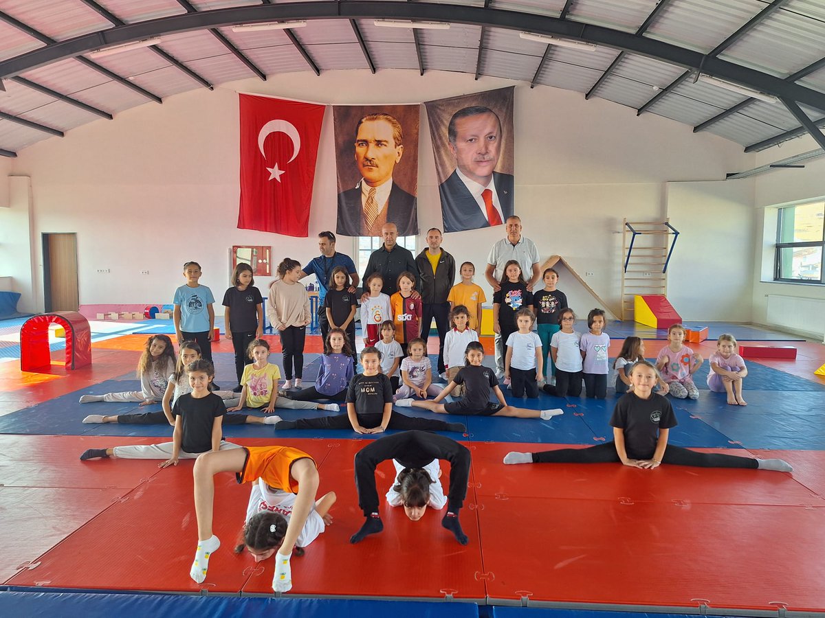 cnrcrlk45's tweet photo. Okullardaki yürüttüğüz çalışmaları ziyaret edip antremanlar hakkında yerinde bilgi aldık .
KARESİ 📌 https://t.co/D01vzPH7xH