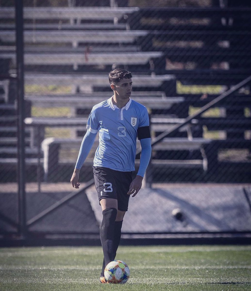 PromesasCeleste's tweet image. La sub-20 de Uruguay derrotó 3-1 a Uzbekistán. Los goles los convirtieron Rodrigo Mederos, Nicolás Ramos, Nahuel Da Silva.

Lo curioso, todos los titulares que paró Fabian Coito salvo Germán Barbas, pertenecen a Nacional.

El martes habían igualado 1-1 en el primer amistoso.