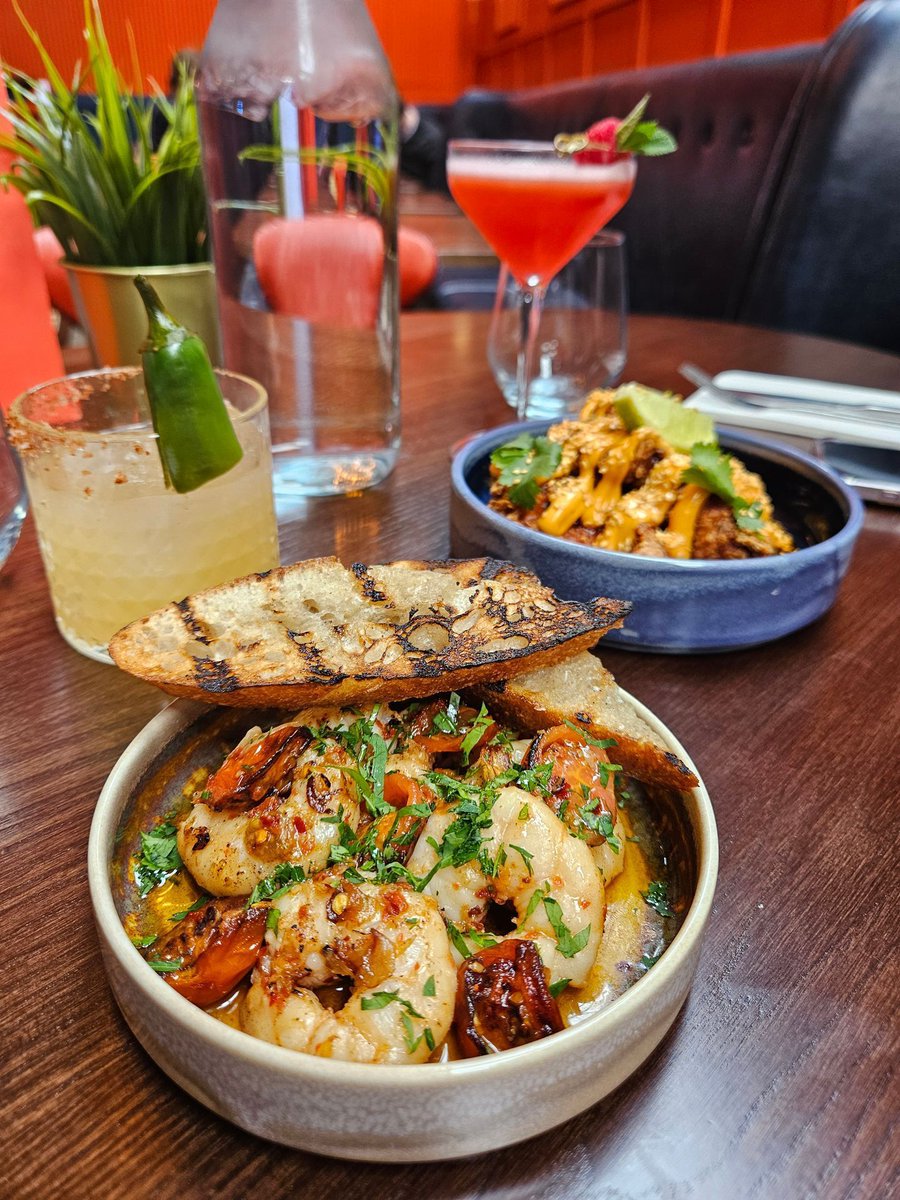 🍽️ Dining Out Tonight?

St Andrews boasts an incredible array of restaurants and cafes. From cosy bistros to fine dining, there's something for every taste. Tell us where you’ll be heading for your next meal out!

| Shop | Play | Indulge | Stay |
#LoveStAndrews