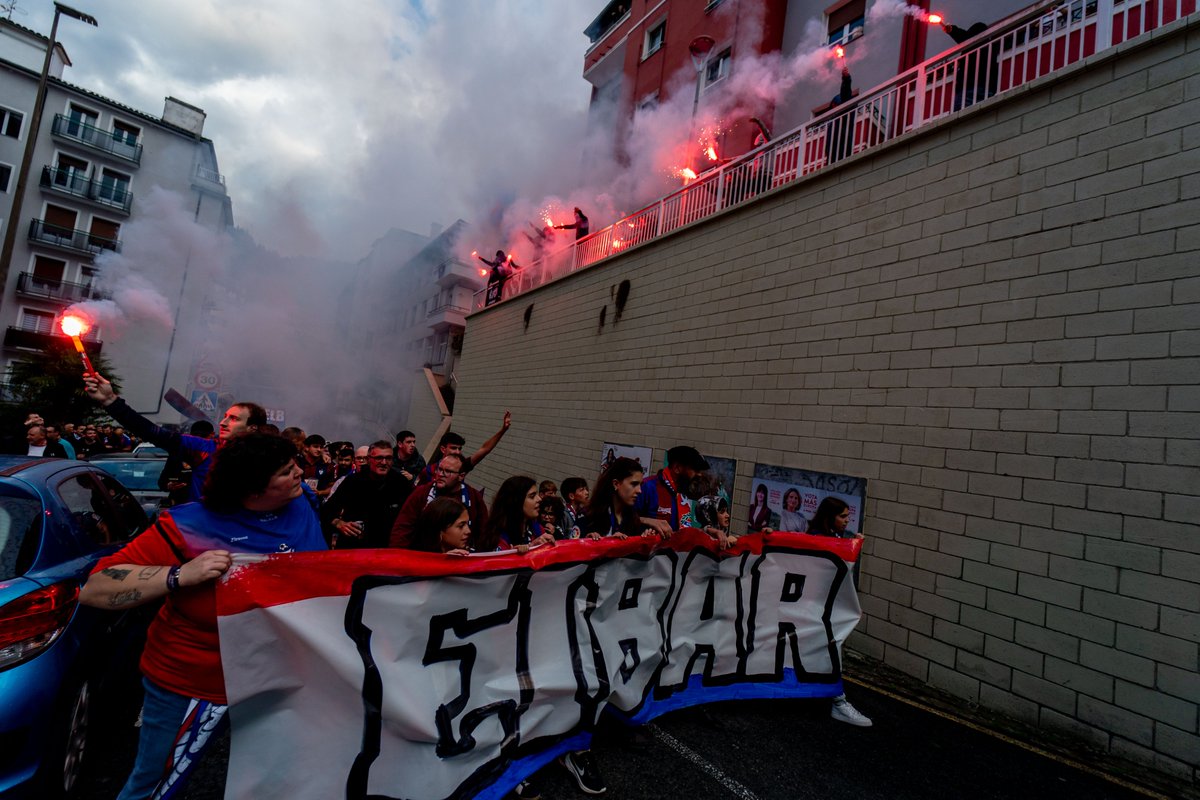 SDEibar's tweet photo. ¡Alcanzamos los 6⃣.3⃣0⃣0⃣ abonados, récord histórico del club!

Urtez urte, partidaz partida, momentuz momentu... 𝐏𝐀𝐒𝐈𝐎 hau 𝐆𝐄𝐋𝐃𝐈𝐄𝐙𝐈𝐍𝐀 da!

Beti 𝐇𝐀𝐑𝐑𝐎 ginenaz, garenaz eta izango garenaz.

 𝐆𝐔𝐑𝐄𝐀 𝐃𝐀 𝐁𝐈𝐙𝐈𝐓𝐙𝐀 𝐀𝐑𝐌𝐀𝐆𝐈𝐍𝐀!  💙 ❤️

#BetiArmaginak⚔️