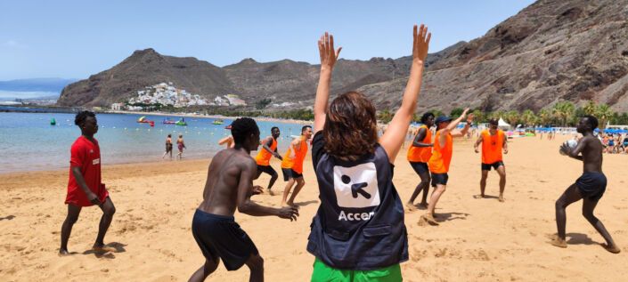 CanarioToday's tweet photo. 🕵🏻♂️ La ONG Accem recibió el año pasado 150,4 millones de euros públicos desde Gobierno de España para la atención a inmigrantes.
A continuación les dejo los proyectos y el dinero invertido en cada uno de ellos.
🧵👇🏻 https://t.co/iT8VQHqp5z