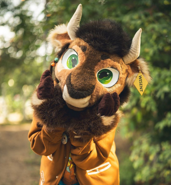 Lem00r's tweet photo. green eyes gang! https://t.co/6d17oXwlD5