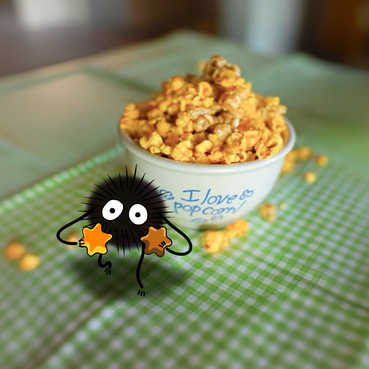AnimeChicago's tweet photo. Chicago soot sprites prefer Cheddar &amp; Caramel popcorn over konpeitō.

📷️ https://t.co/FZSid6X4In https://t.co/T5nYKfpKm2